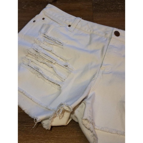 Forever 21 Destroyed White Jean Shorts. Size 18. Cut off style. - Picture 3 of 7